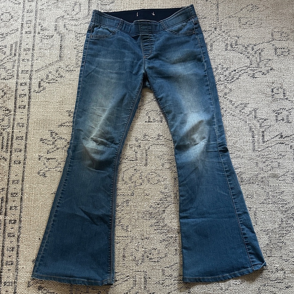 Urban Outfitters W29 Flared Jeans in Medium Blue